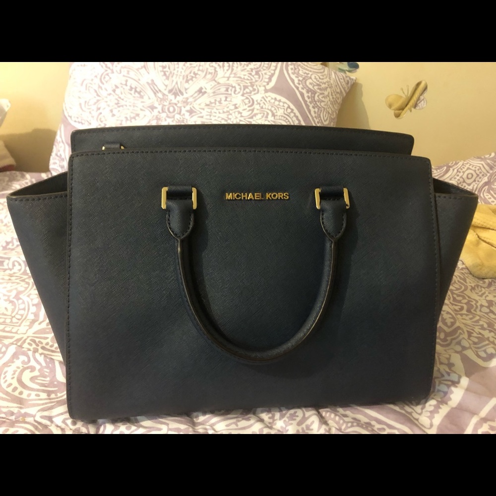 Navy blue Michael Kors sachel